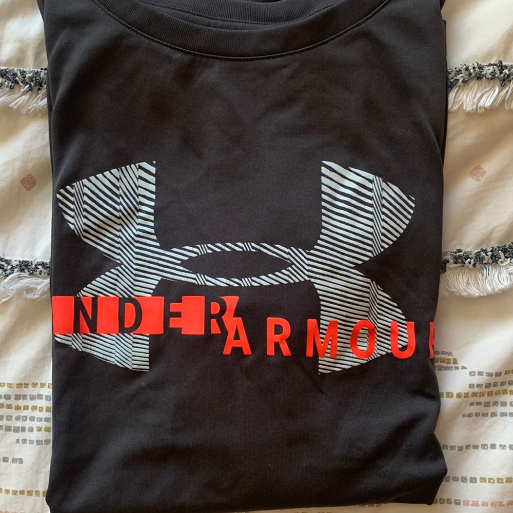 Under armors work out short sleeve